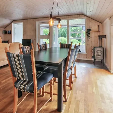 Lenya - 33km From The Sea By Interhome *